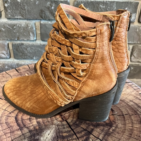Free People bootie HOST PICK - Picture 3 of 9